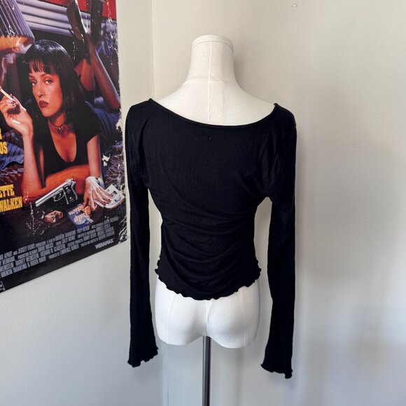 Urban Outfitters Kimchi Blue Black Long Sleeve Scalloped Cropped Blouse - Picture 3 of 12
